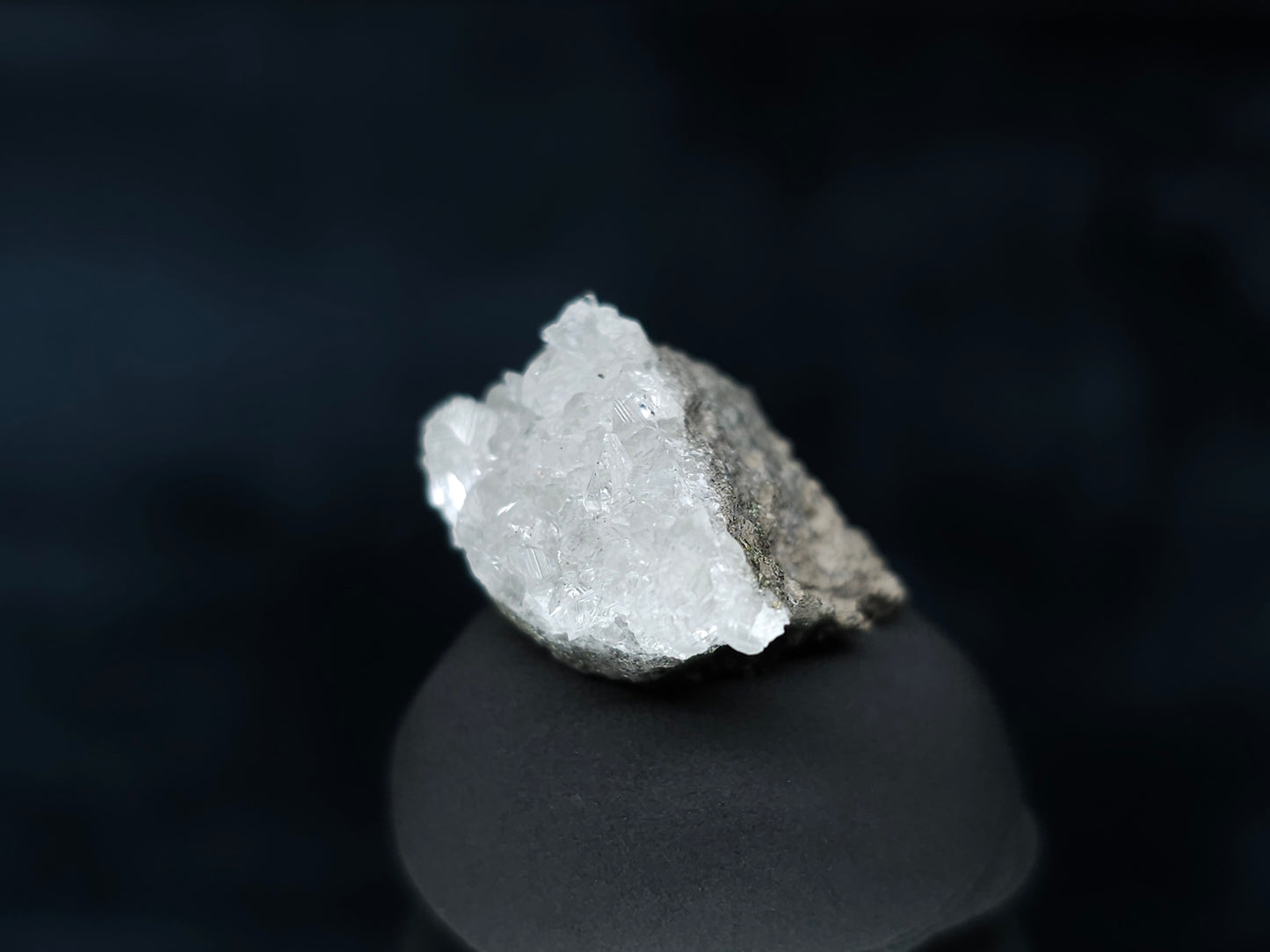 #33584 Super clear Nailhead Spar Calcite tiny cluster
