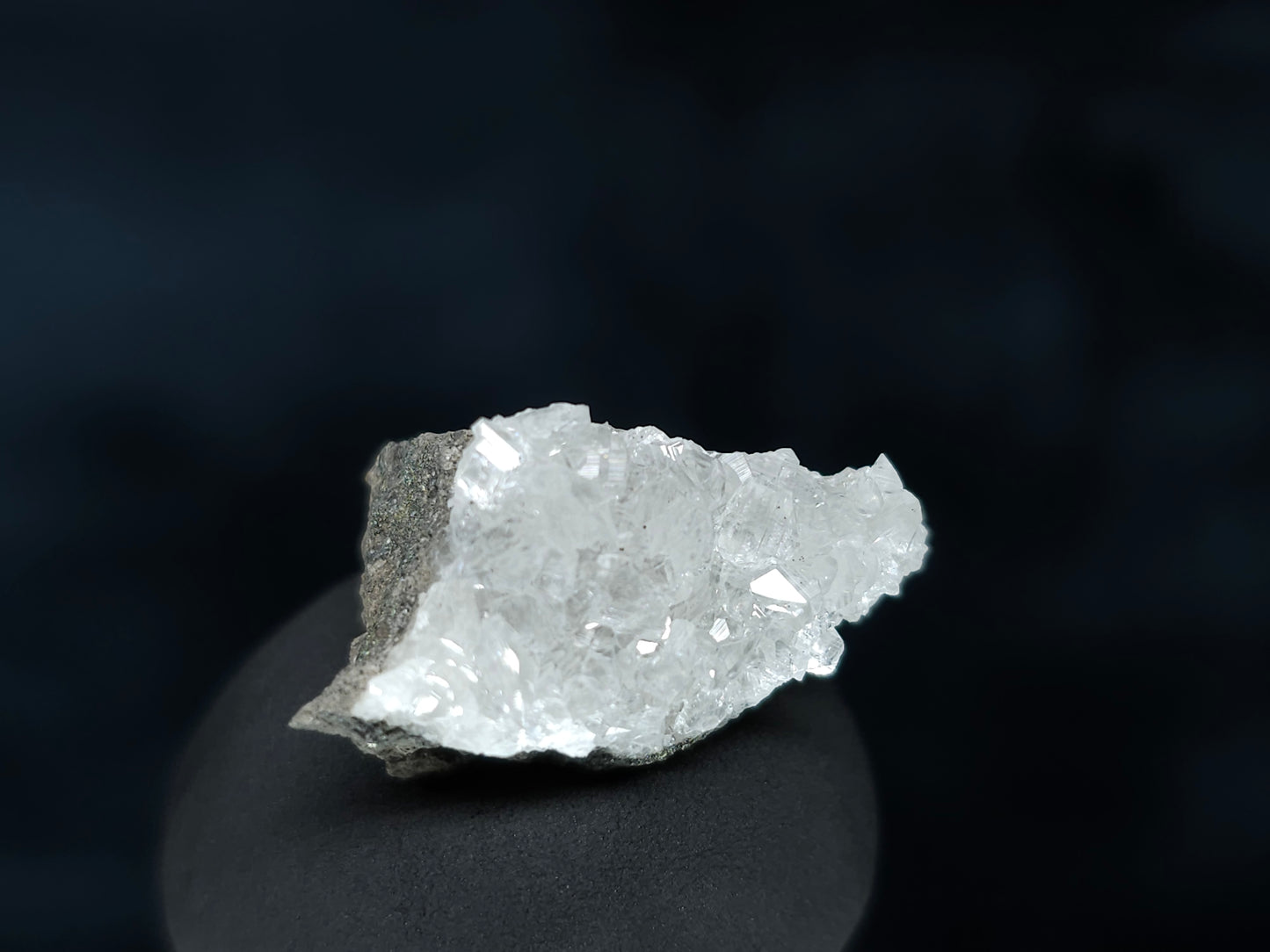 #33584 Super clear Nailhead Spar Calcite tiny cluster
