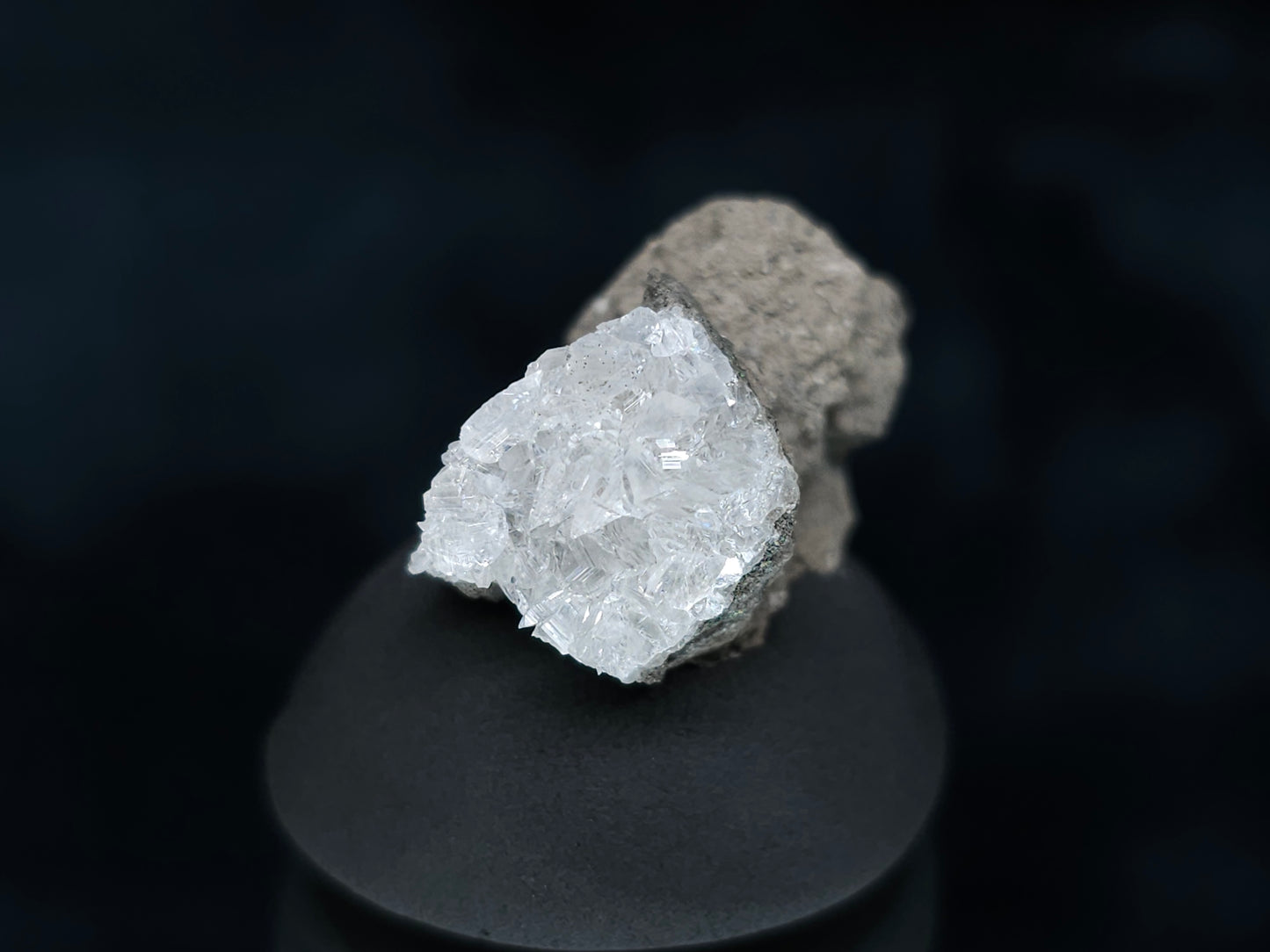 #33586 Super clear Nailhead Spar Calcite tiny cluster