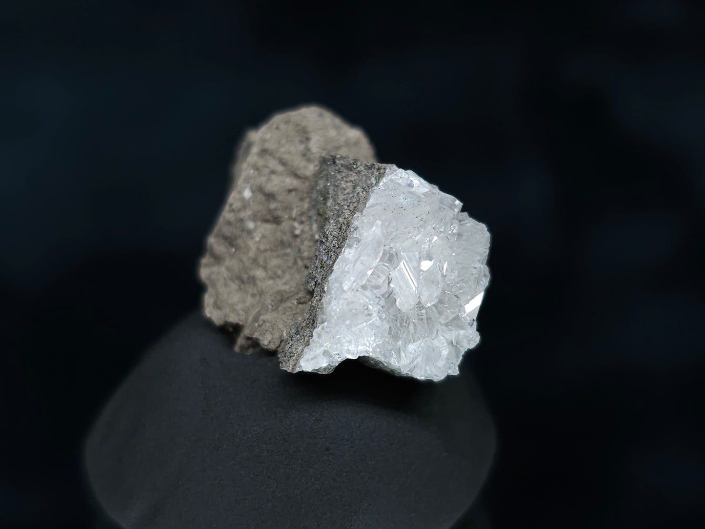 #33586 Super clear Nailhead Spar Calcite tiny cluster