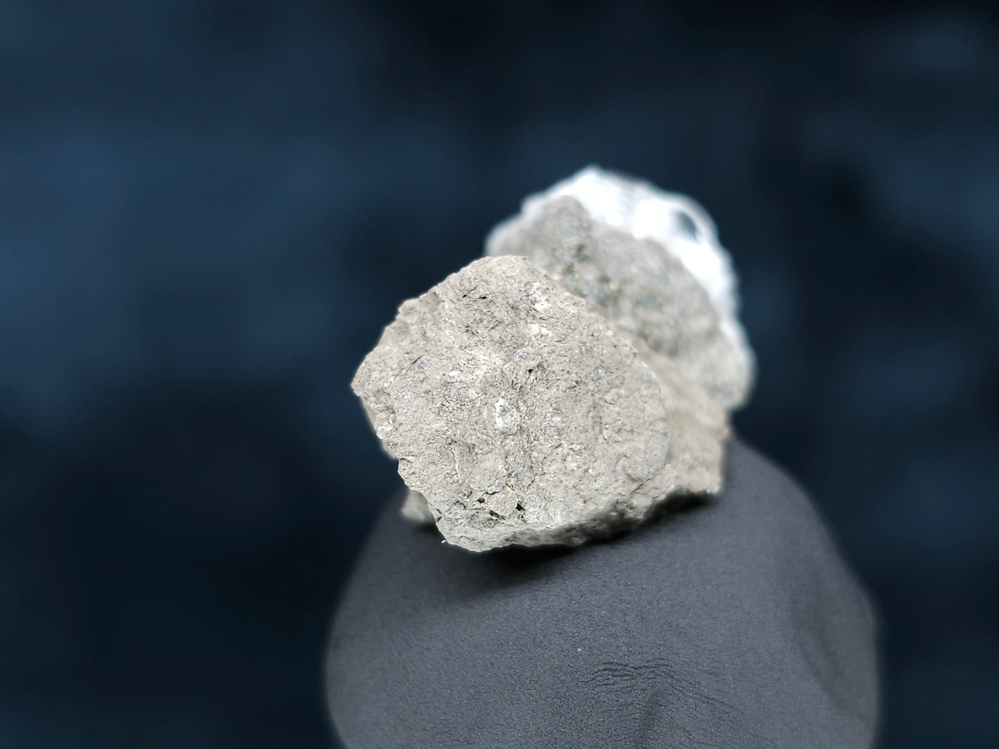 #33586 Super clear Nailhead Spar Calcite tiny cluster