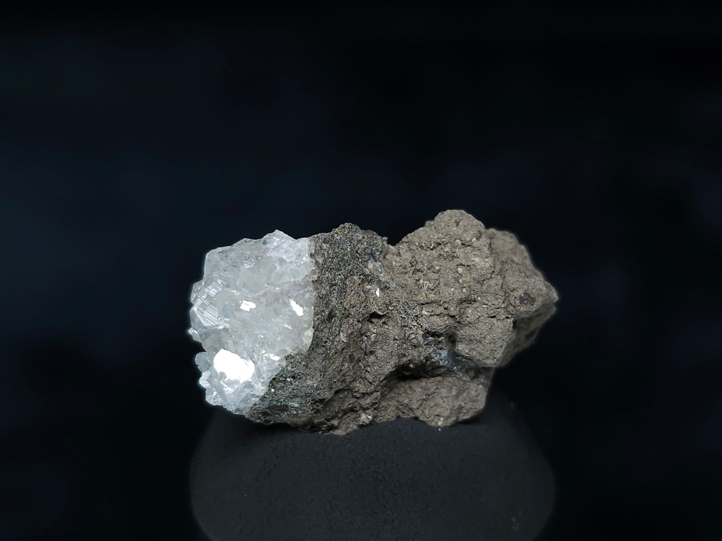 #33586 Super clear Nailhead Spar Calcite tiny cluster