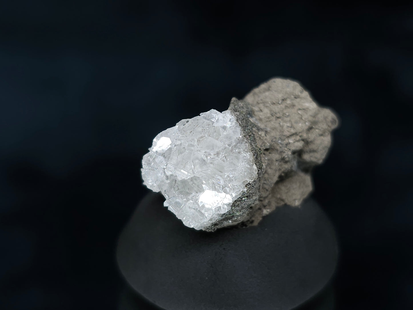 #33586 Super clear Nailhead Spar Calcite tiny cluster