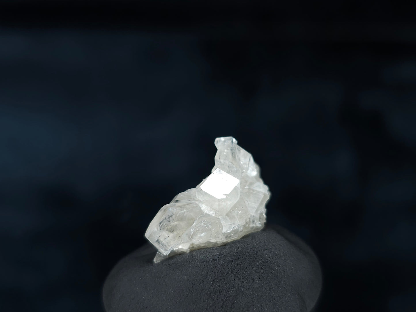 #33588 Super clear Nailhead Spar Calcite tiny cluster