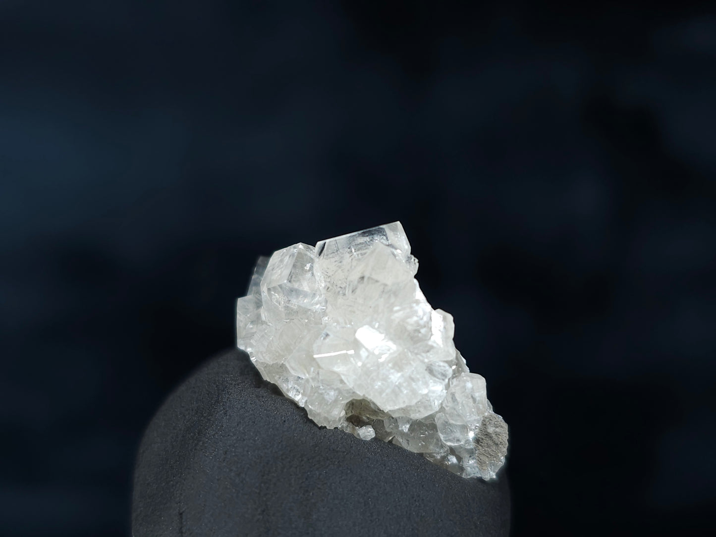 #33588 Super clear Nailhead Spar Calcite tiny cluster