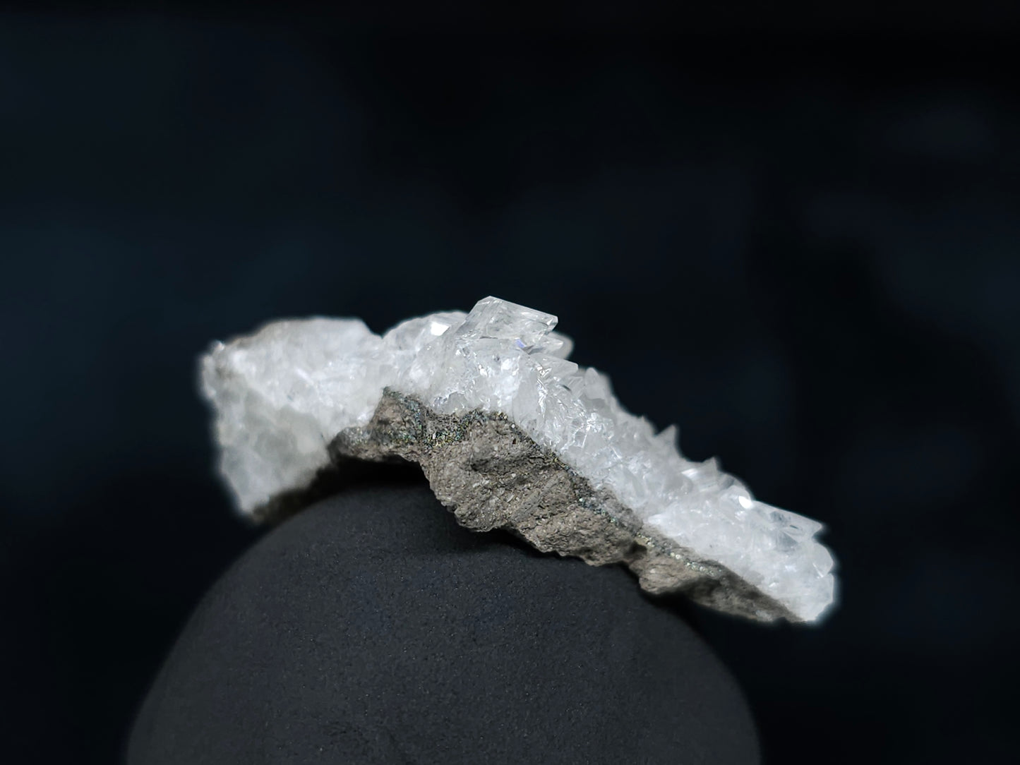 #33590 Super clear Nailhead Spar Calcite tiny cluster
