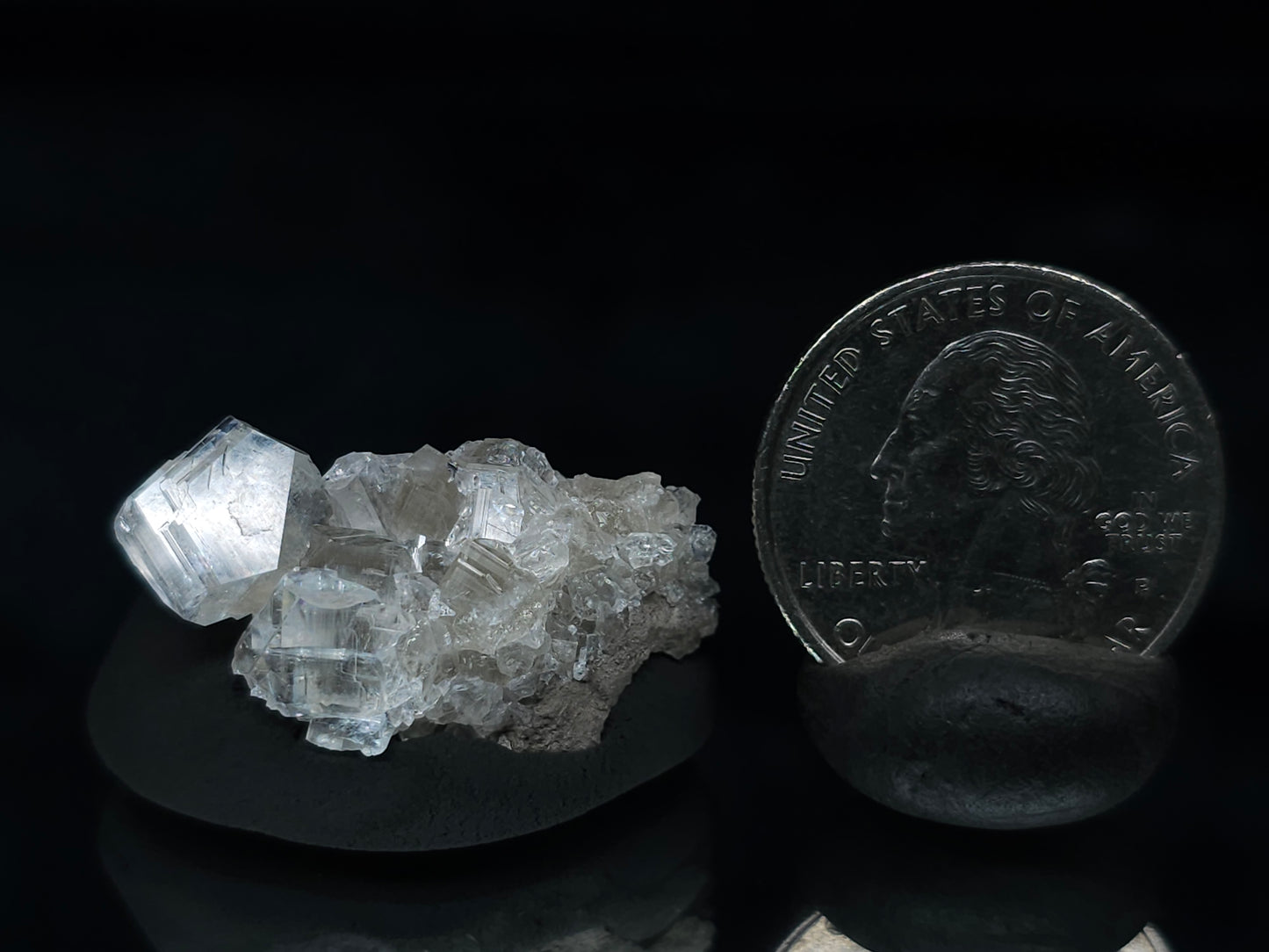 #33591 Super clear Nailhead Spar Calcite tiny cluster
