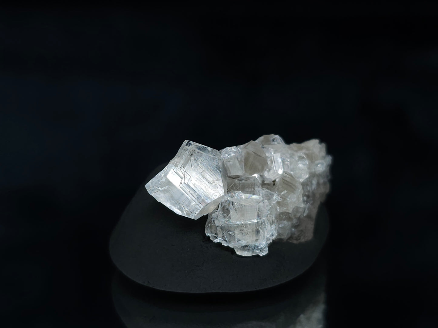 #33591 Super clear Nailhead Spar Calcite tiny cluster