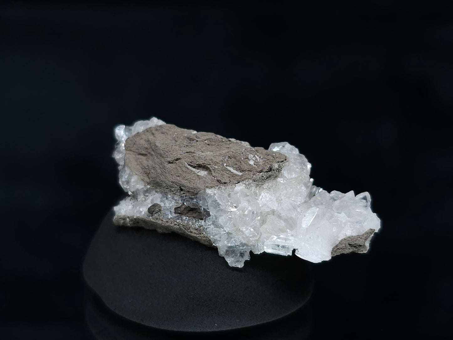 #33593 Super clear Nailhead Spar Calcite tiny cluster