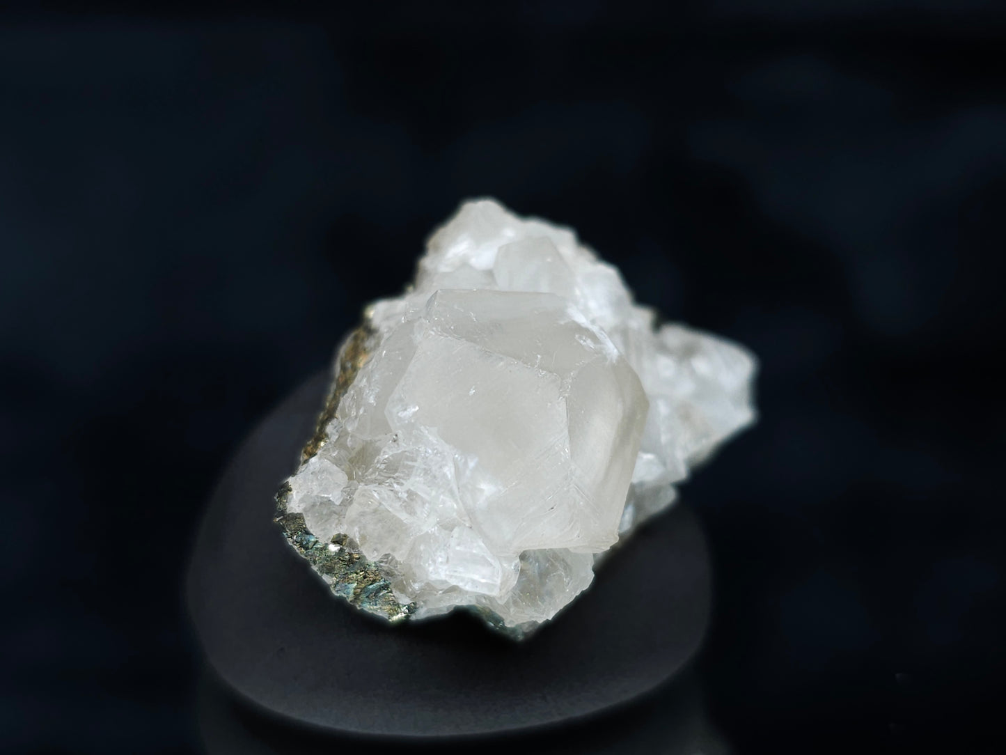 #33594 Super clear Nailhead Spar Calcite tiny cluster