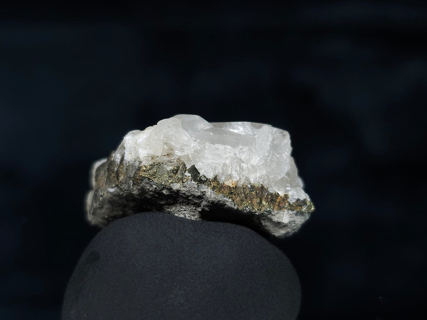 #33594 Super clear Nailhead Spar Calcite tiny cluster