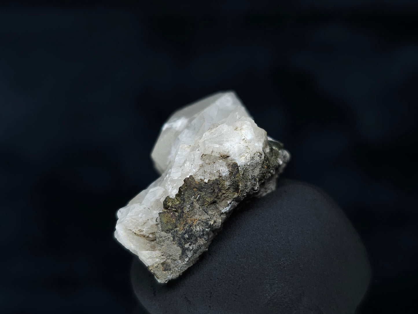 #33594 Super clear Nailhead Spar Calcite tiny cluster