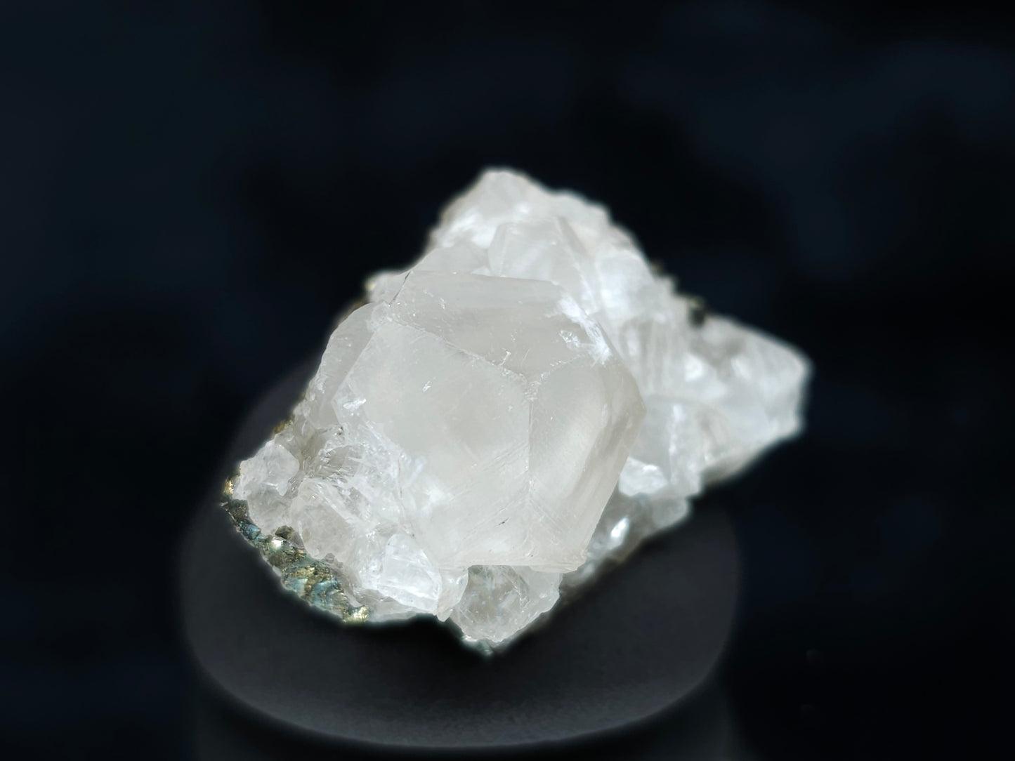 #33594 Super clear Nailhead Spar Calcite tiny cluster