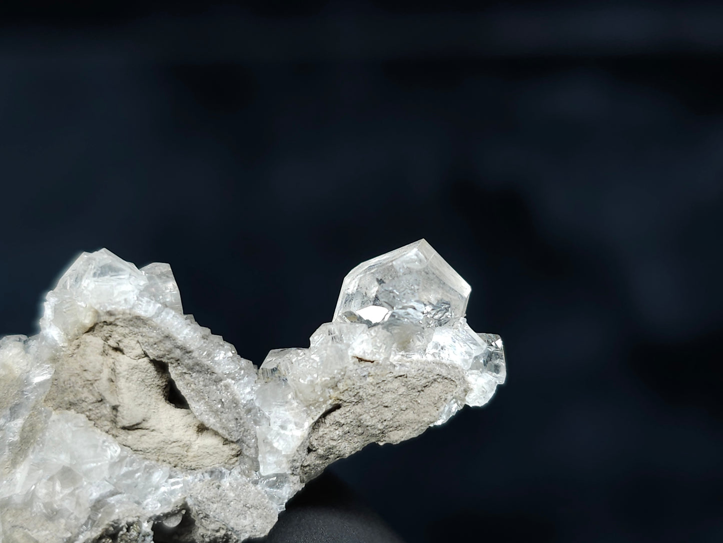 #33597 Super clear Nailhead Spar Calcite tiny cluster