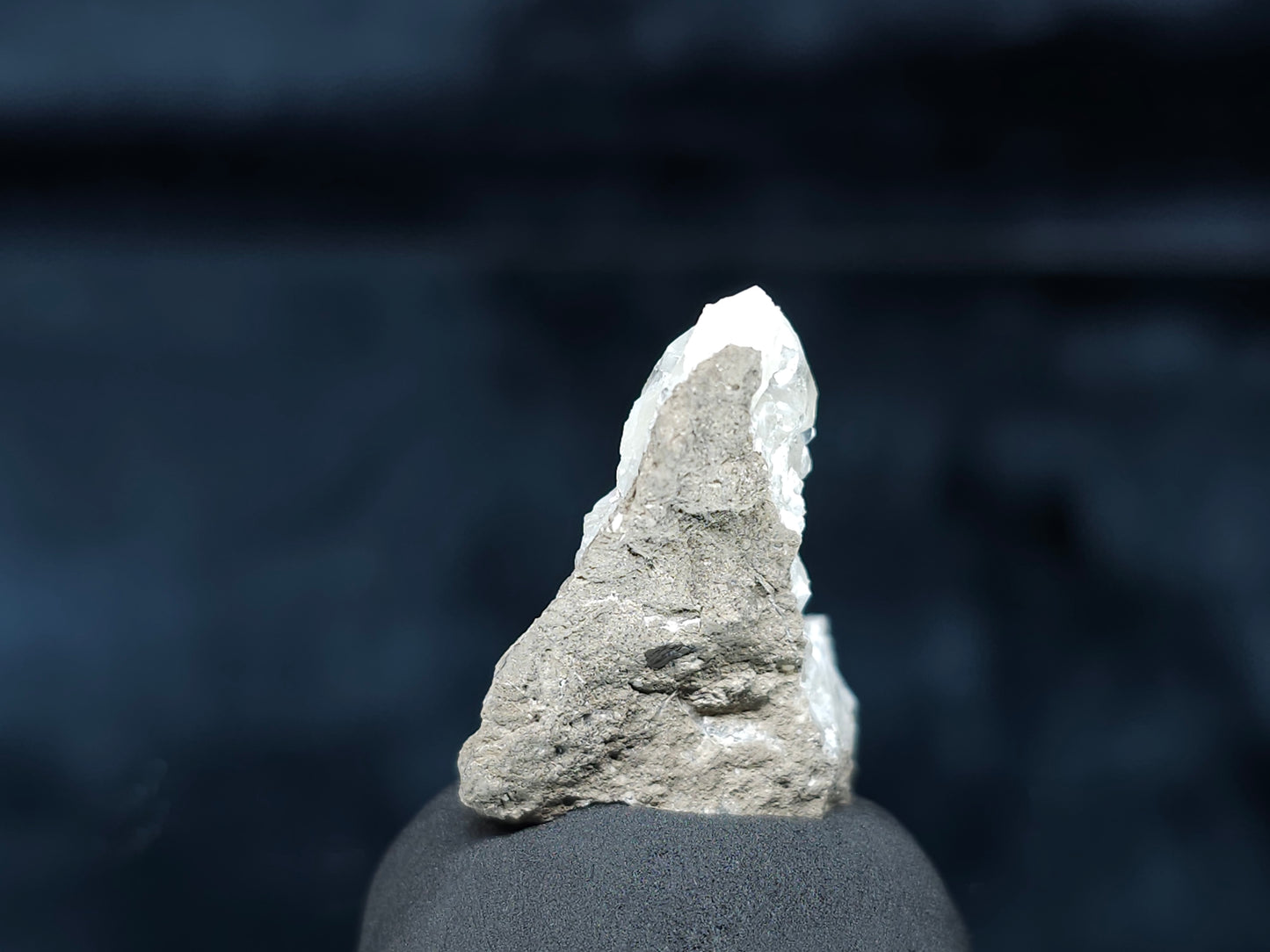 #33598 Super clear Nailhead Spar Calcite tiny cluster