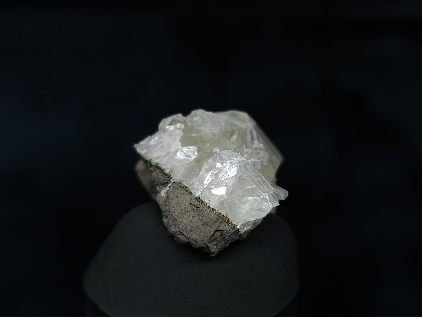 #33599 Super clear Nailhead Spar Calcite tiny cluster
