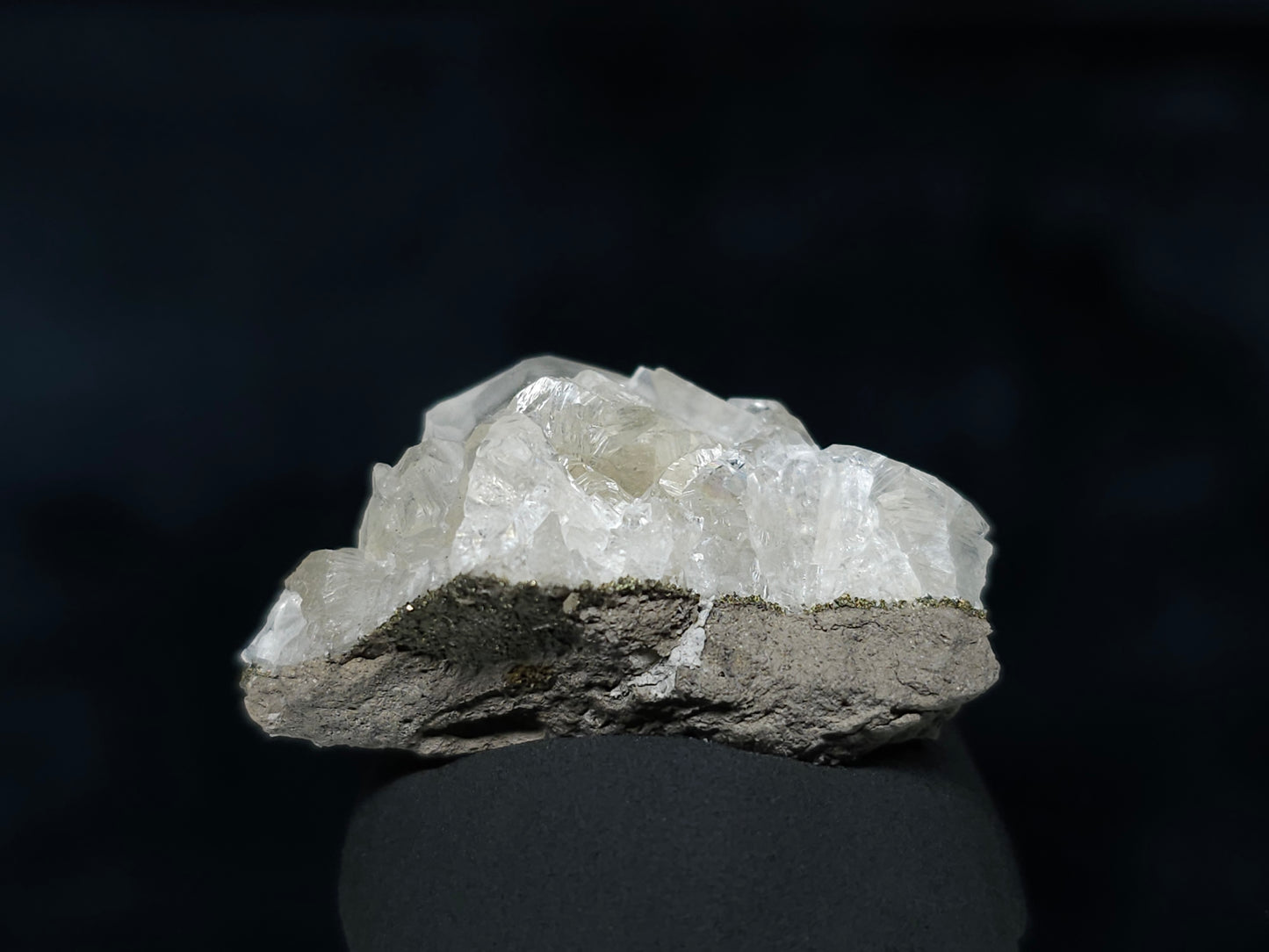 #33599 Super clear Nailhead Spar Calcite tiny cluster