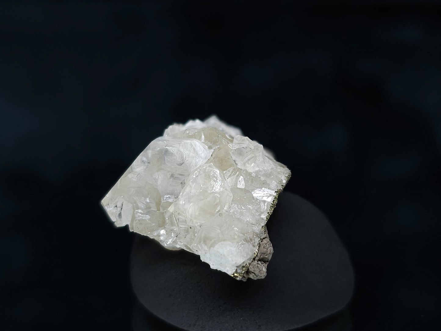 #33599 Super clear Nailhead Spar Calcite tiny cluster