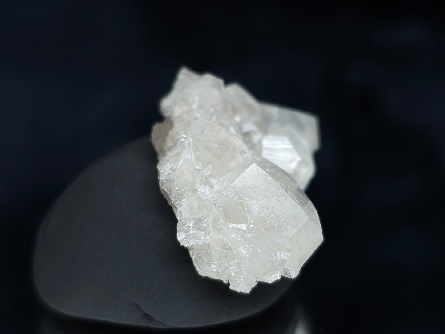#33600 Super clear Nailhead Spar Calcite tiny cluster