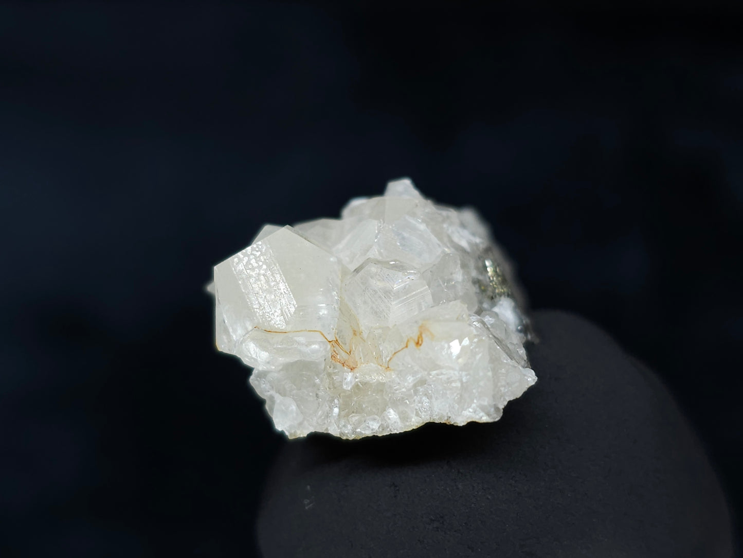 #33601 Super clear Nailhead Spar Calcite tiny cluster