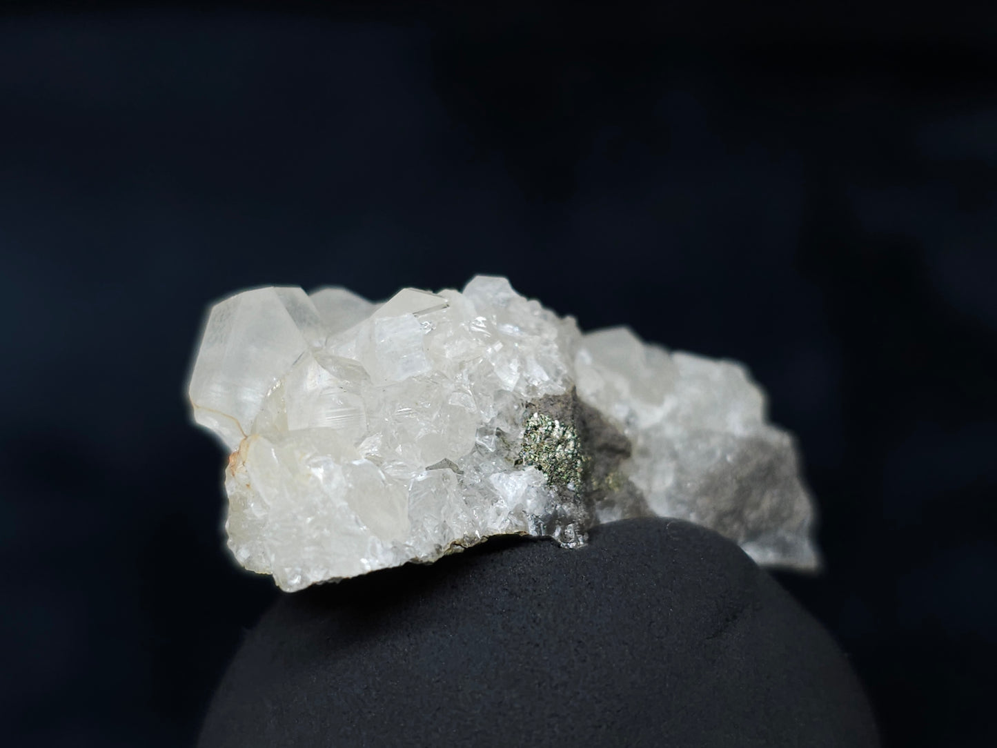 #33601 Super clear Nailhead Spar Calcite tiny cluster