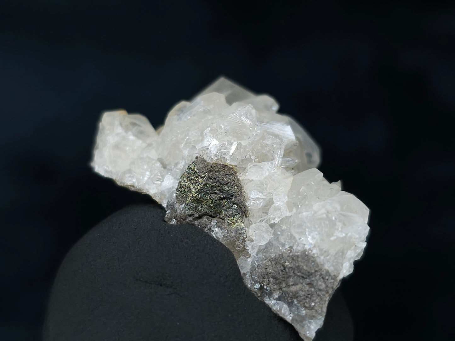 #33601 Super clear Nailhead Spar Calcite tiny cluster