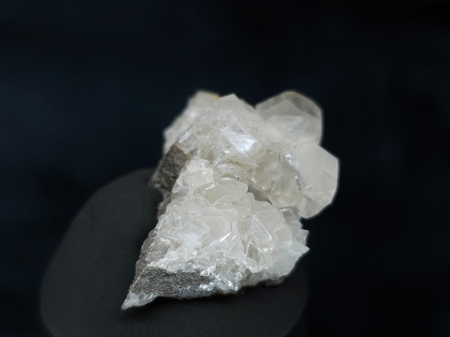 #33601 Super clear Nailhead Spar Calcite tiny cluster