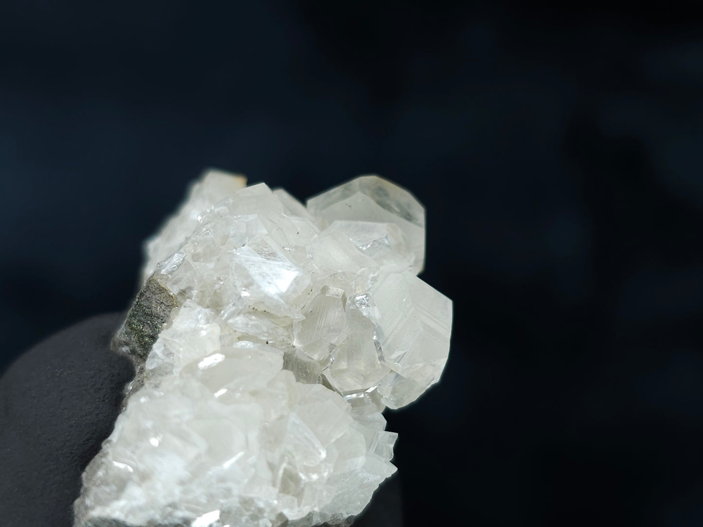 #33601 Super clear Nailhead Spar Calcite tiny cluster