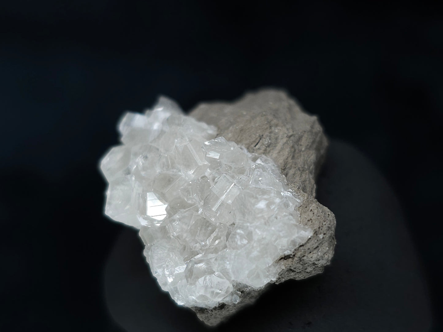 #33602 Super clear Nailhead Spar Calcite tiny cluster and multiple small fossils in the matrix