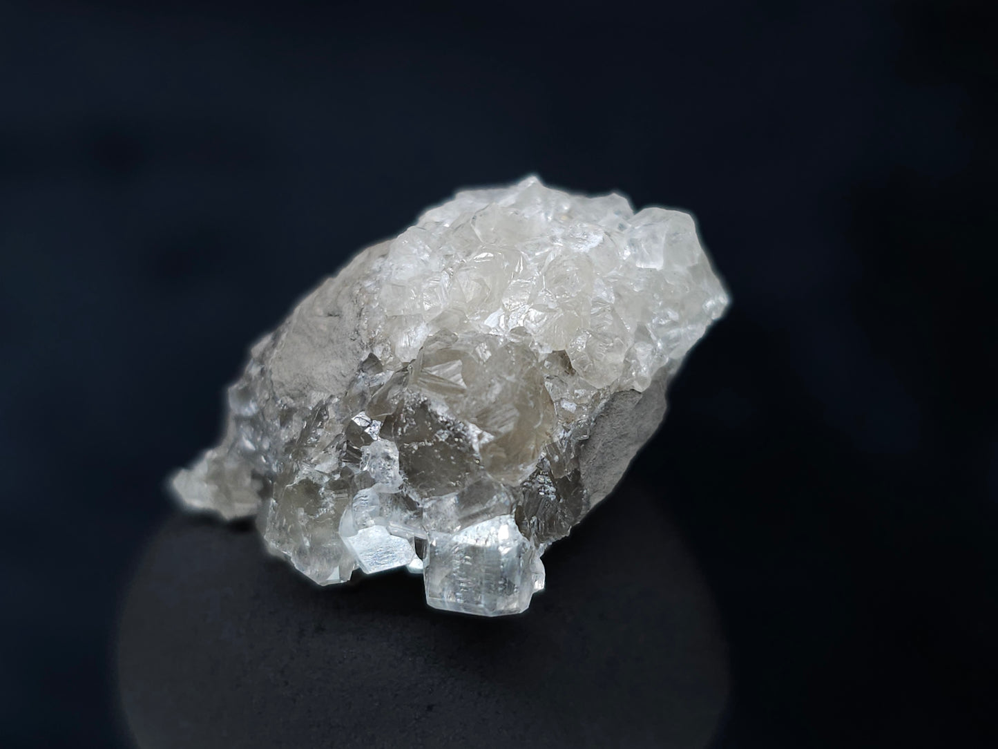 #33606 Super clear Nailhead Spar Calcite tiny cluster