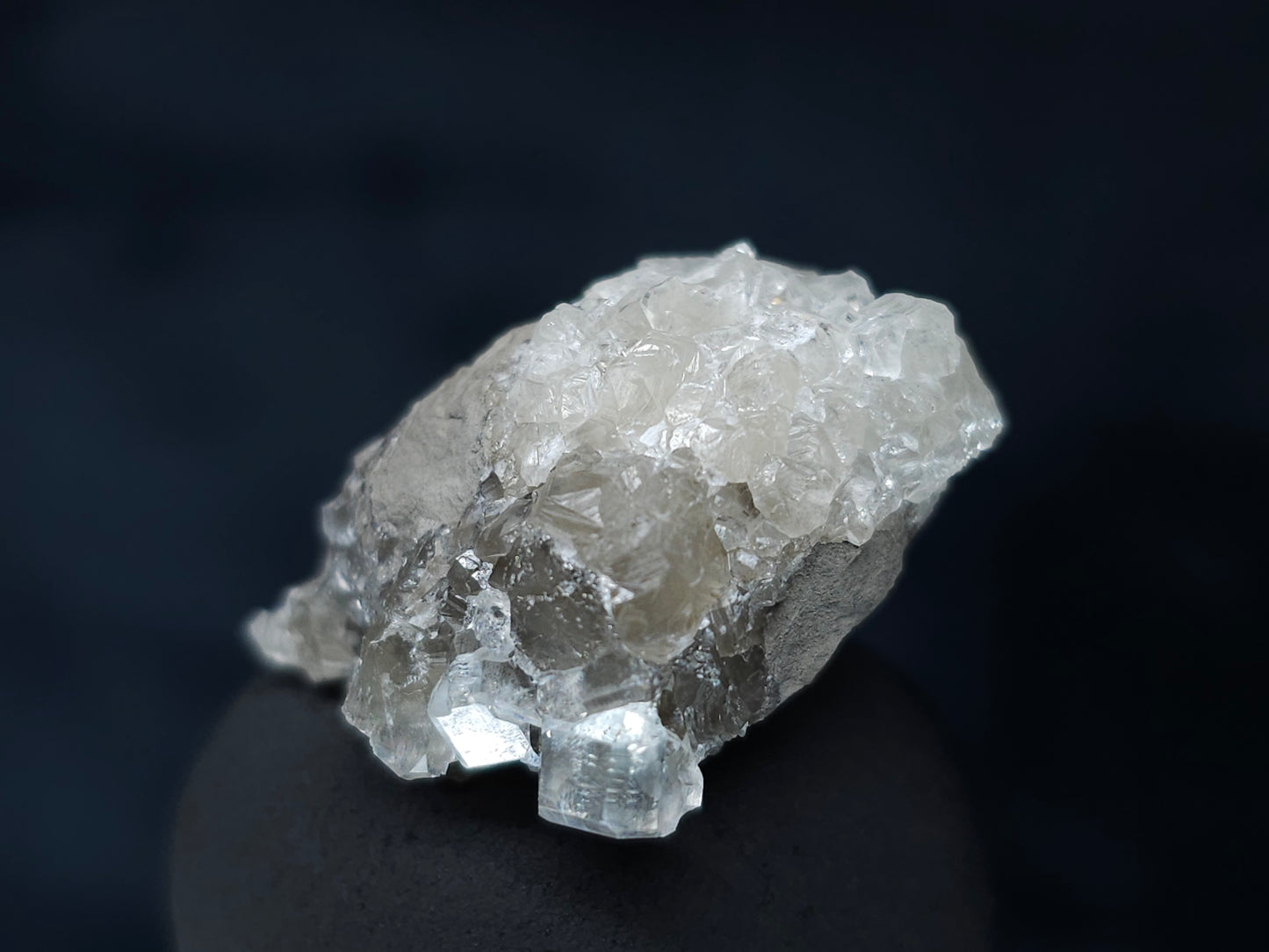 #33606 Super clear Nailhead Spar Calcite tiny cluster