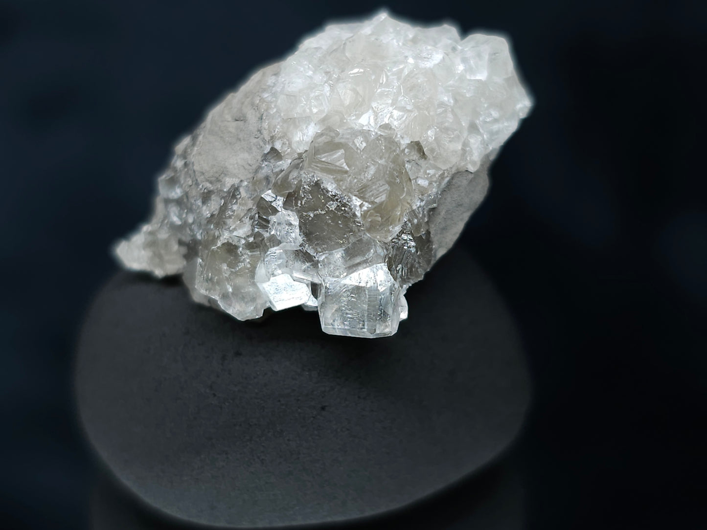 #33606 Super clear Nailhead Spar Calcite tiny cluster