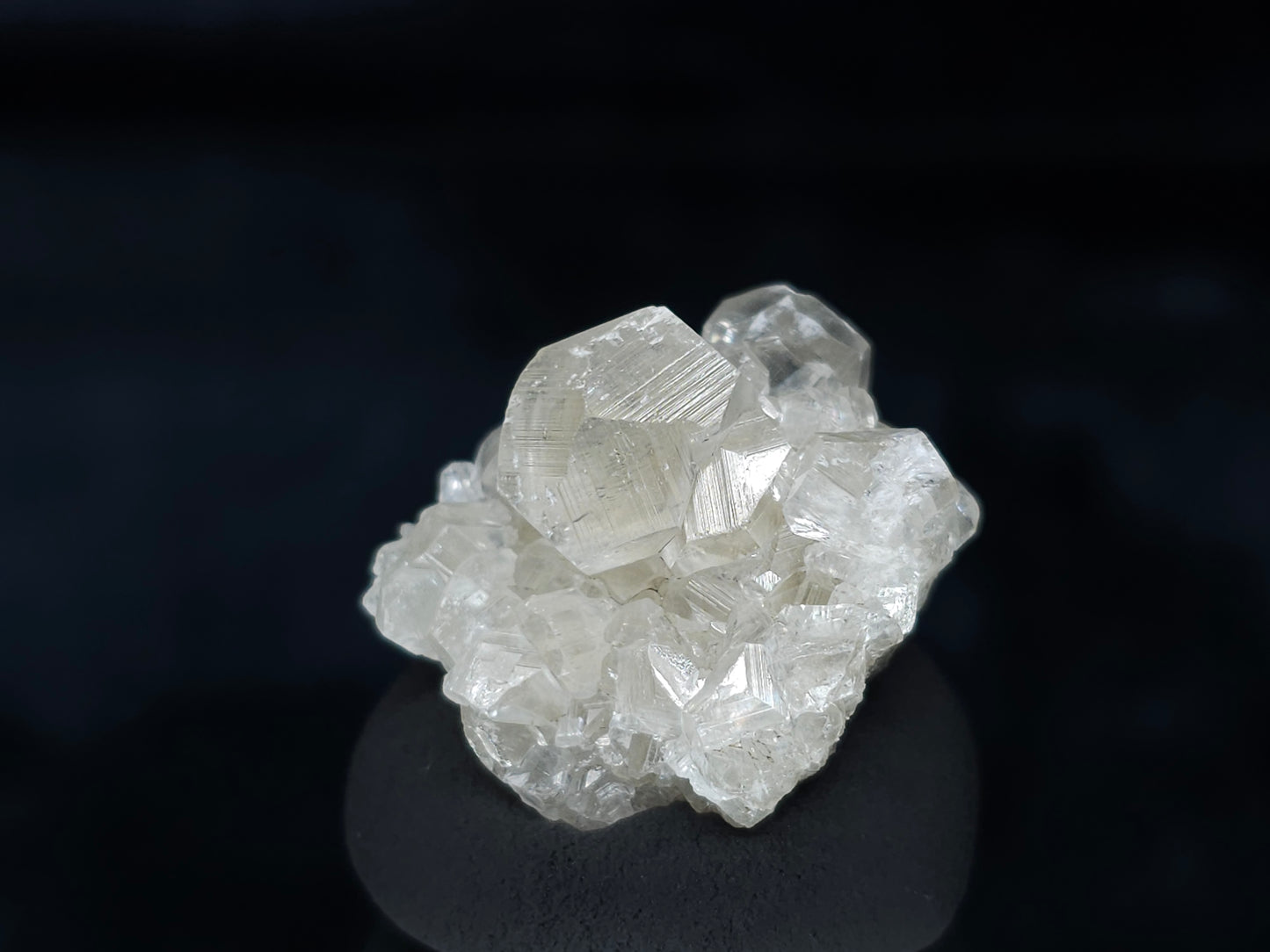 #33607 Super clear Nailhead Spar Calcite tiny cluster
