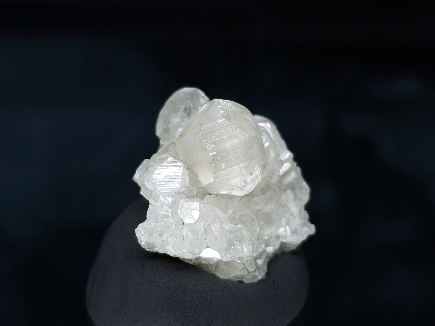 #33607 Super clear Nailhead Spar Calcite tiny cluster