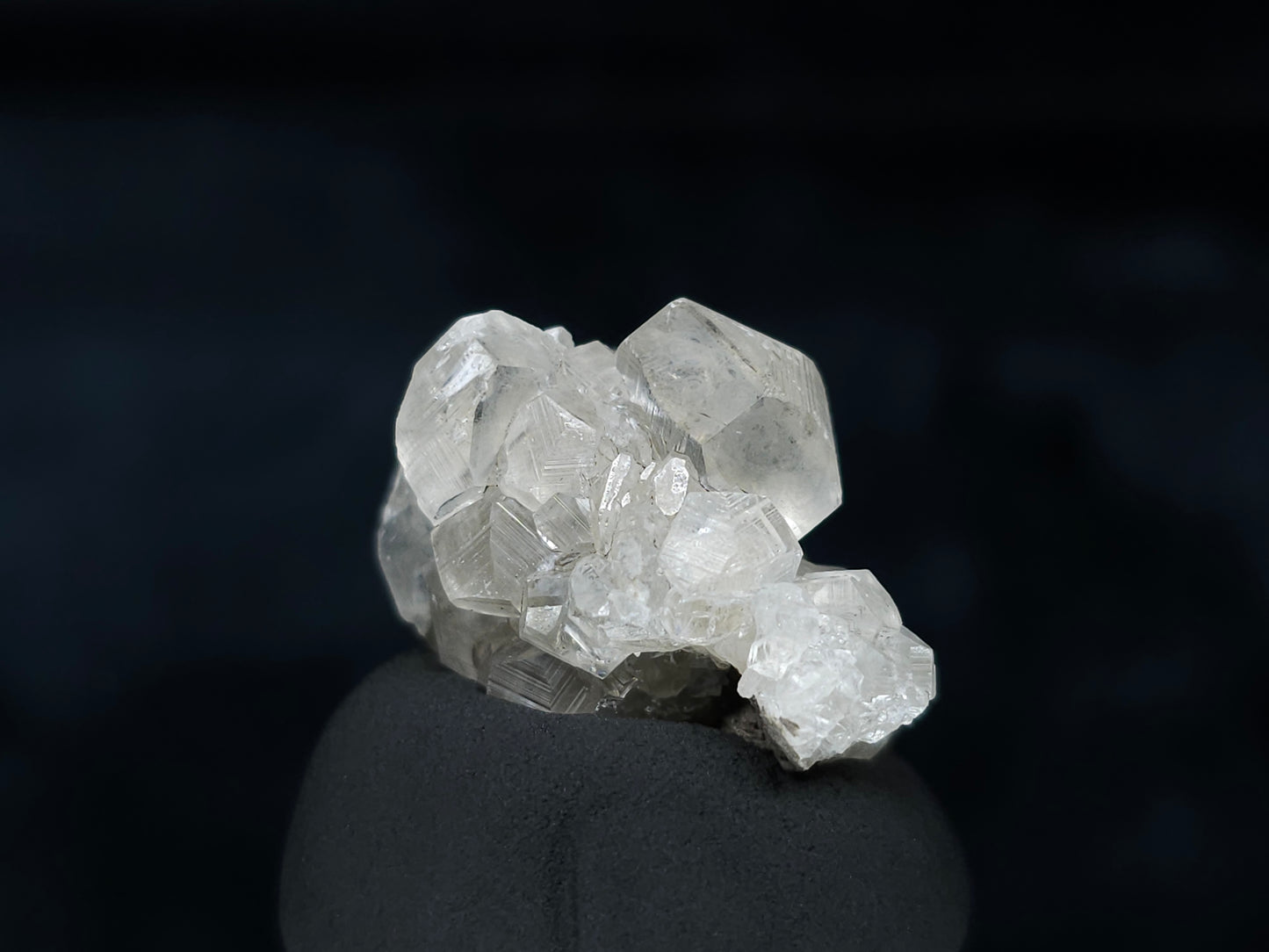 #33607 Super clear Nailhead Spar Calcite tiny cluster