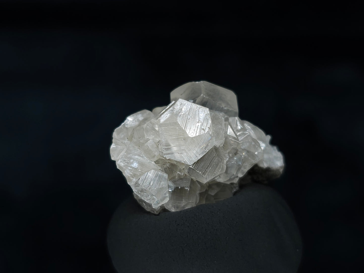 #33607 Super clear Nailhead Spar Calcite tiny cluster