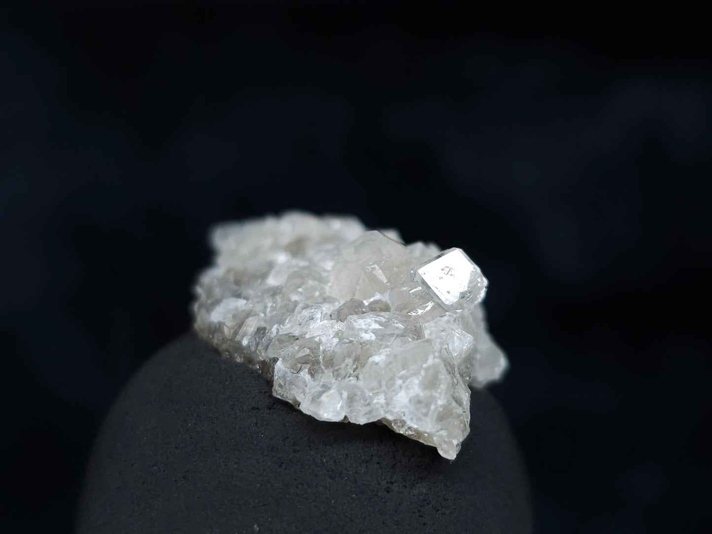 #33608 Super clear Nailhead Spar Calcite tiny cluster