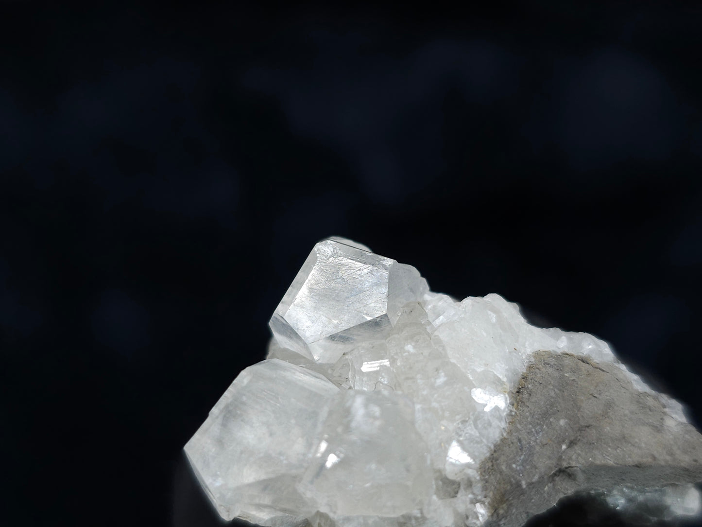 #33609 Super clear Nailhead Spar Calcite tiny cluster