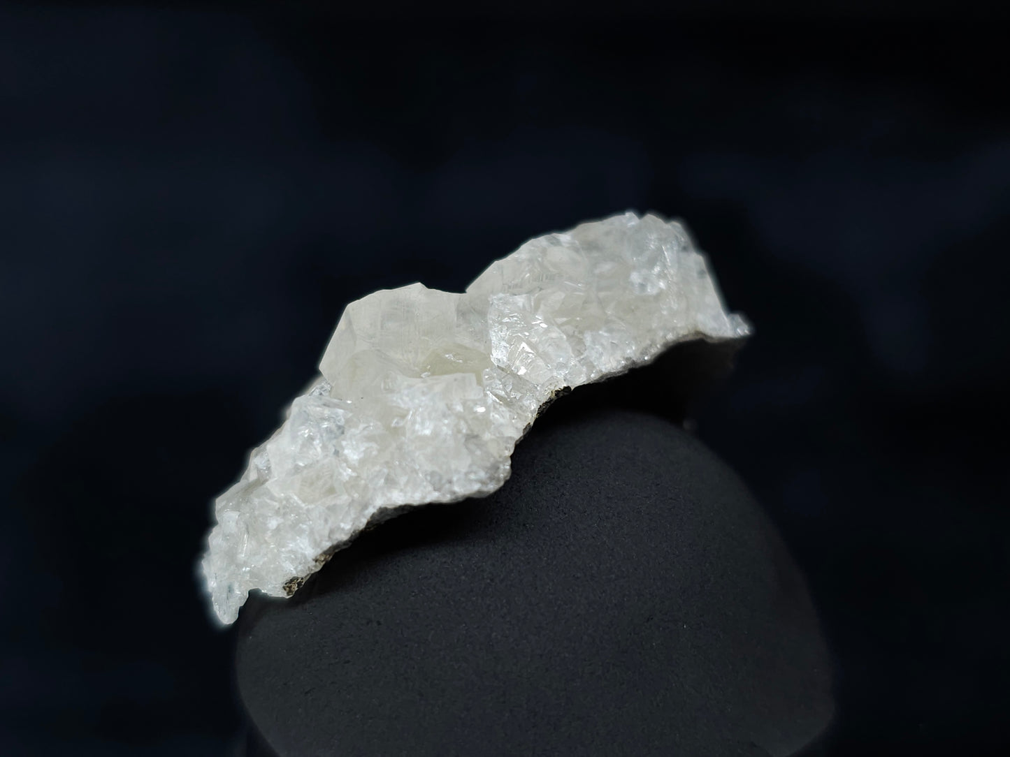 #33611 Super clear Nailhead Spar Calcite tiny cluster