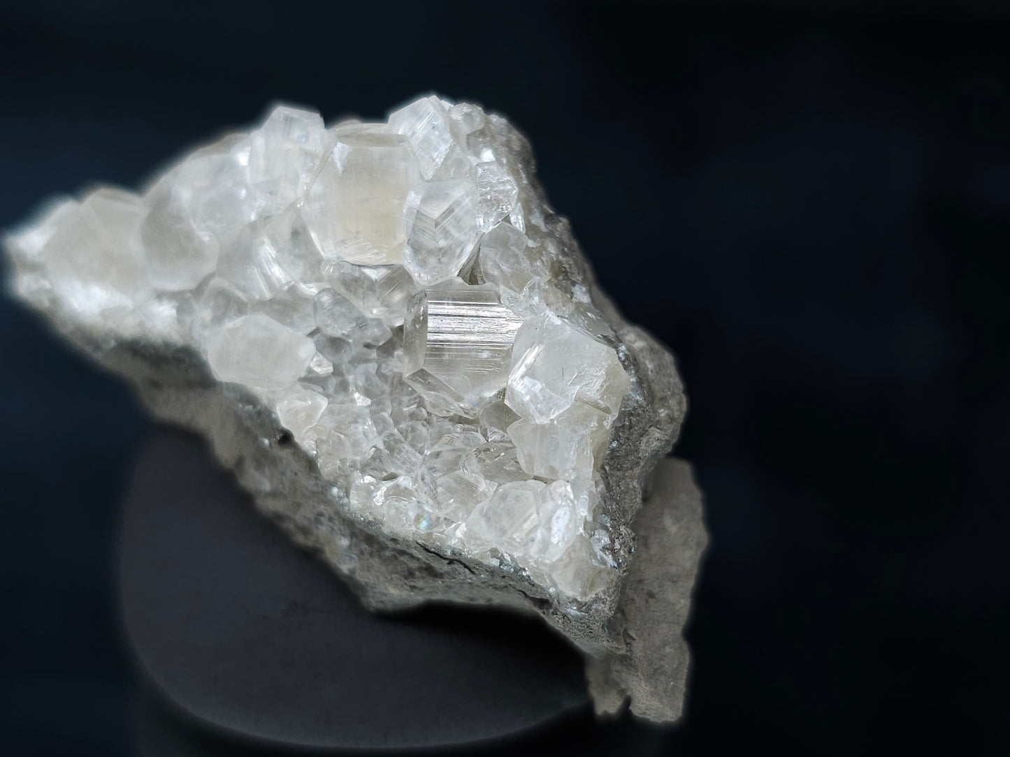 #33612 Super clear Nailhead Spar Calcite tiny cluster