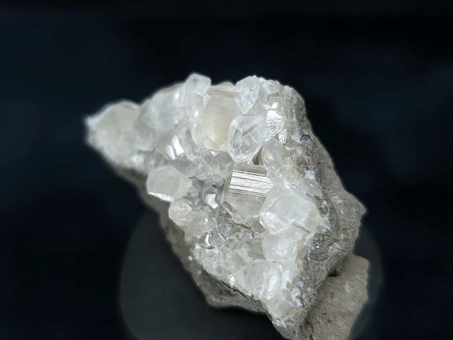 #33612 Super clear Nailhead Spar Calcite tiny cluster