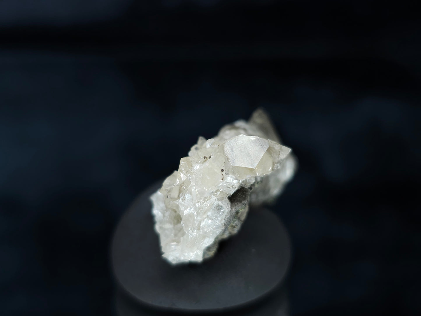 #33613 Super clear Nailhead Spar Calcite tiny cluster