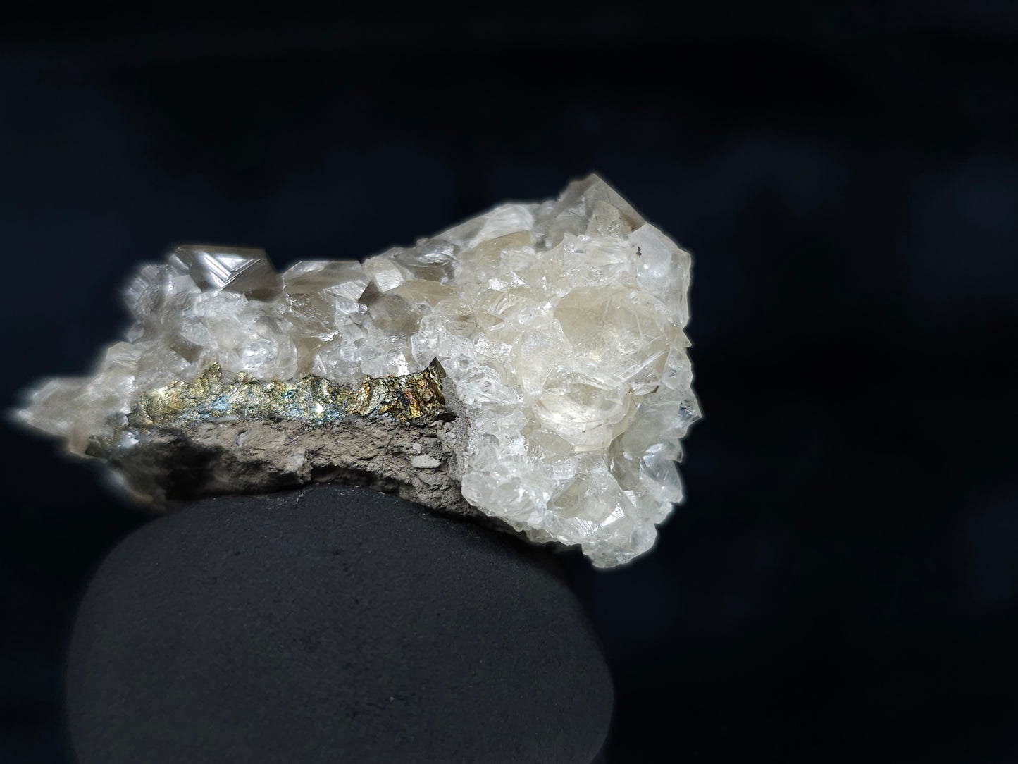 #33613 Super clear Nailhead Spar Calcite tiny cluster