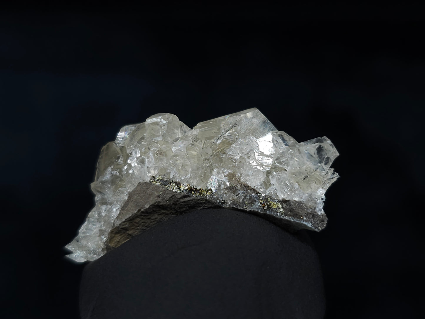 #33614 Super clear Nailhead Spar Calcite tiny cluster