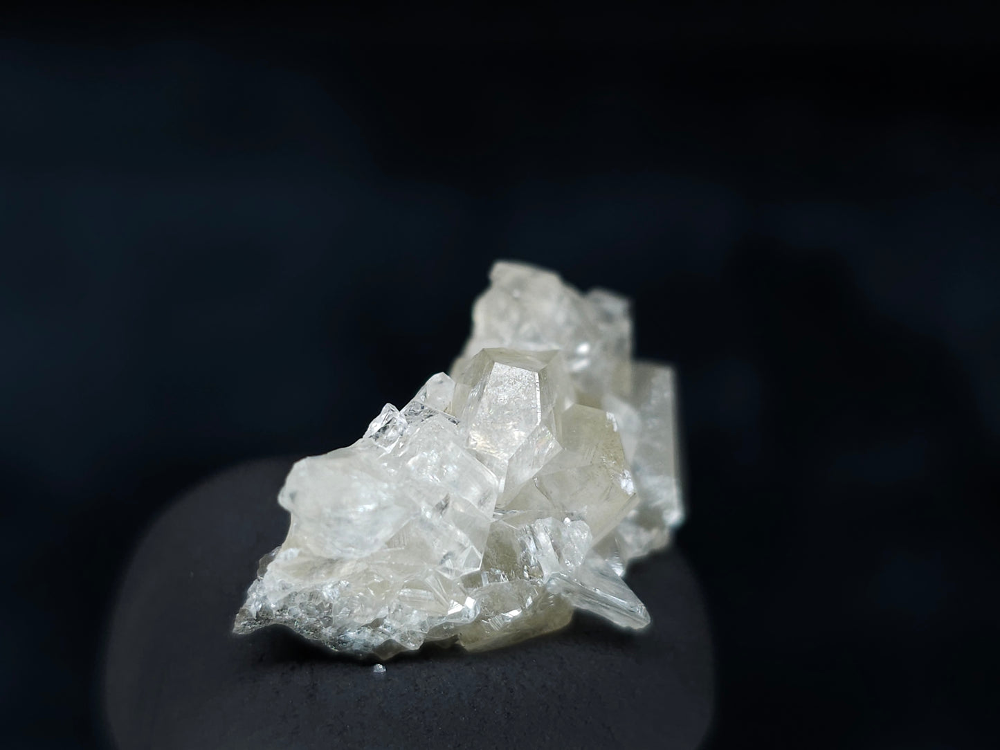 #33614 Super clear Nailhead Spar Calcite tiny cluster