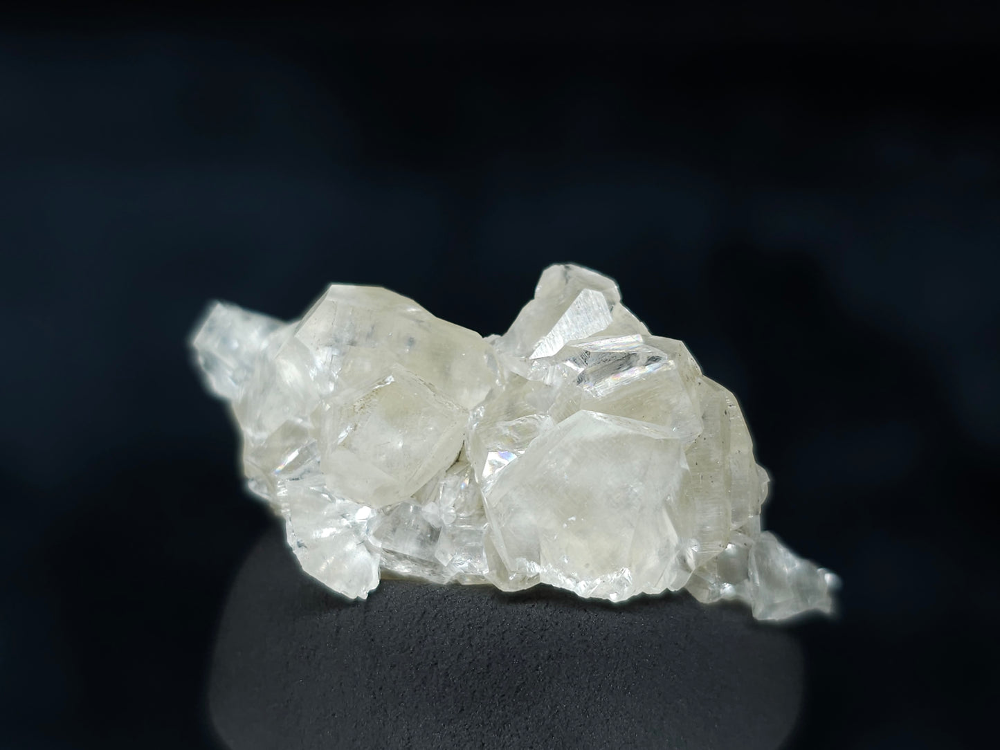 #33614 Super clear Nailhead Spar Calcite tiny cluster