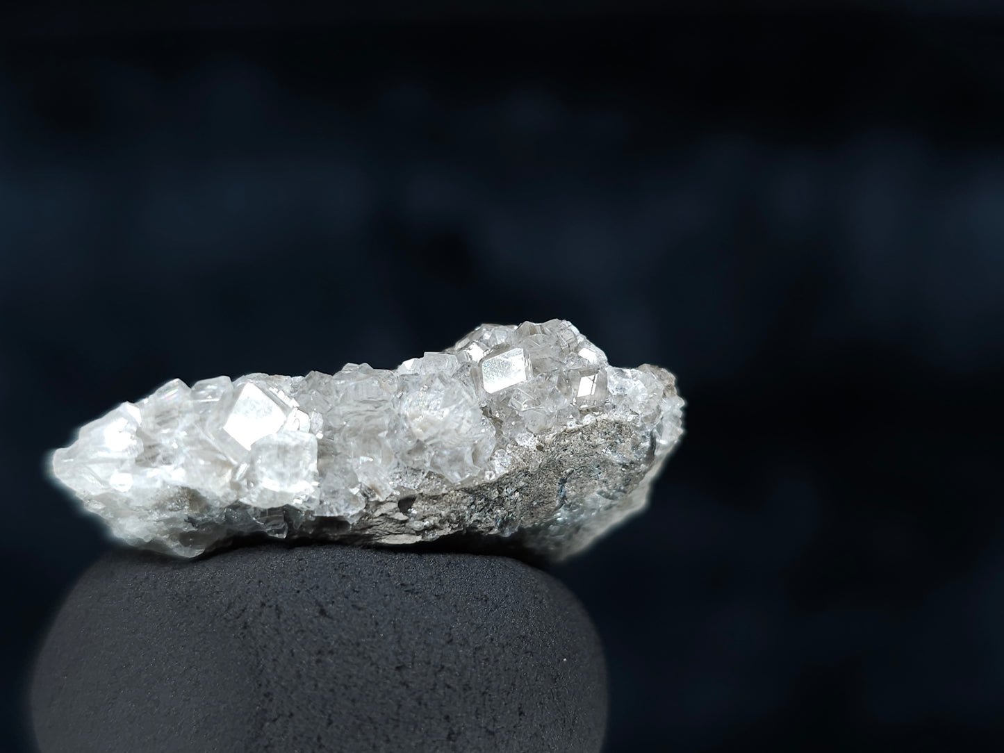 #33618 Super clear Nailhead Spar Calcite tiny cluster