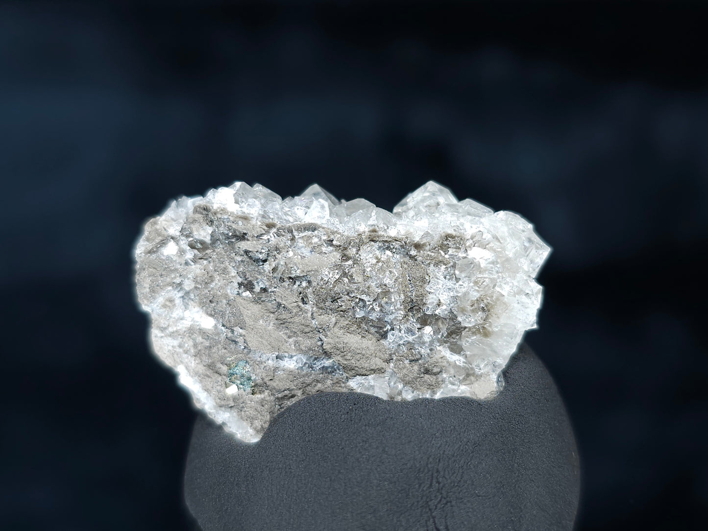 #33618 Super clear Nailhead Spar Calcite tiny cluster