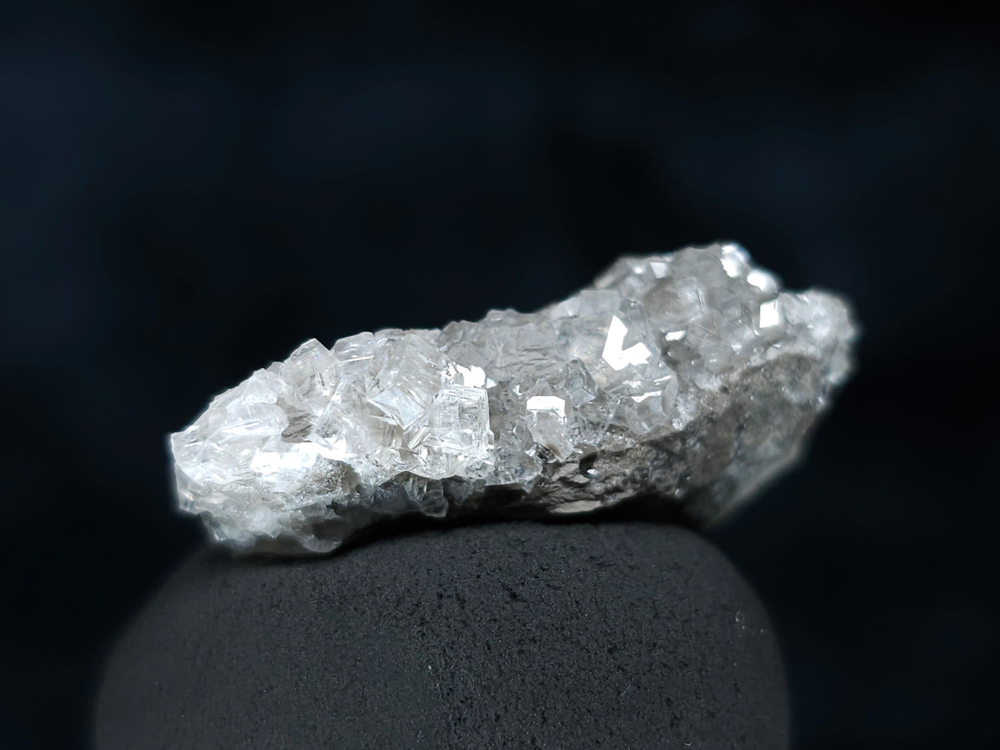 #33618 Super clear Nailhead Spar Calcite tiny cluster