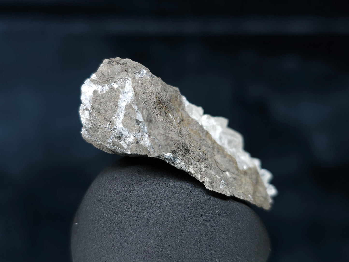 #33619 Super clear Nailhead Spar Calcite tiny cluster